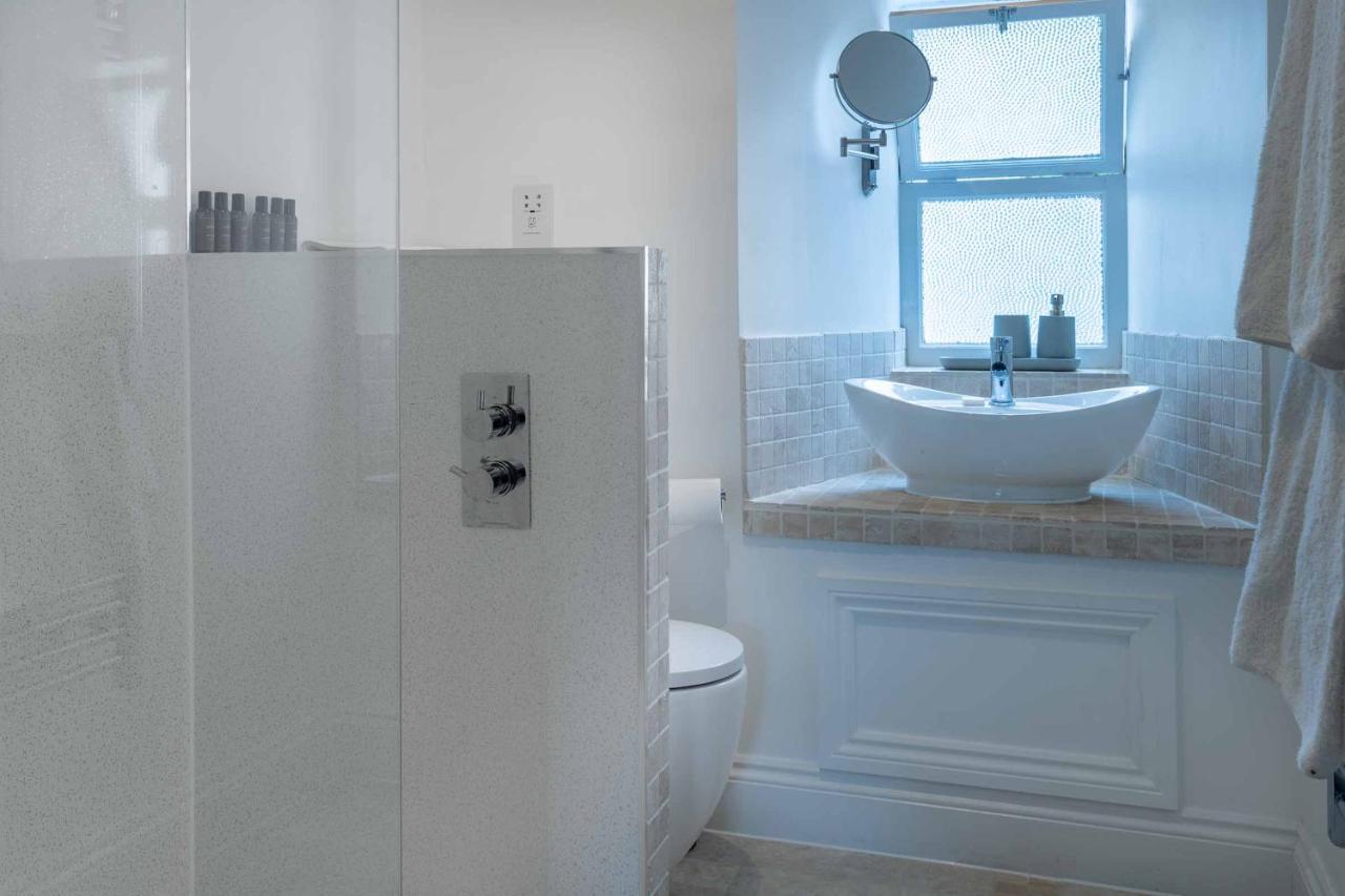 Beautiful Modern 1 Bedroom Apartment, City Centre Bath Exterior foto